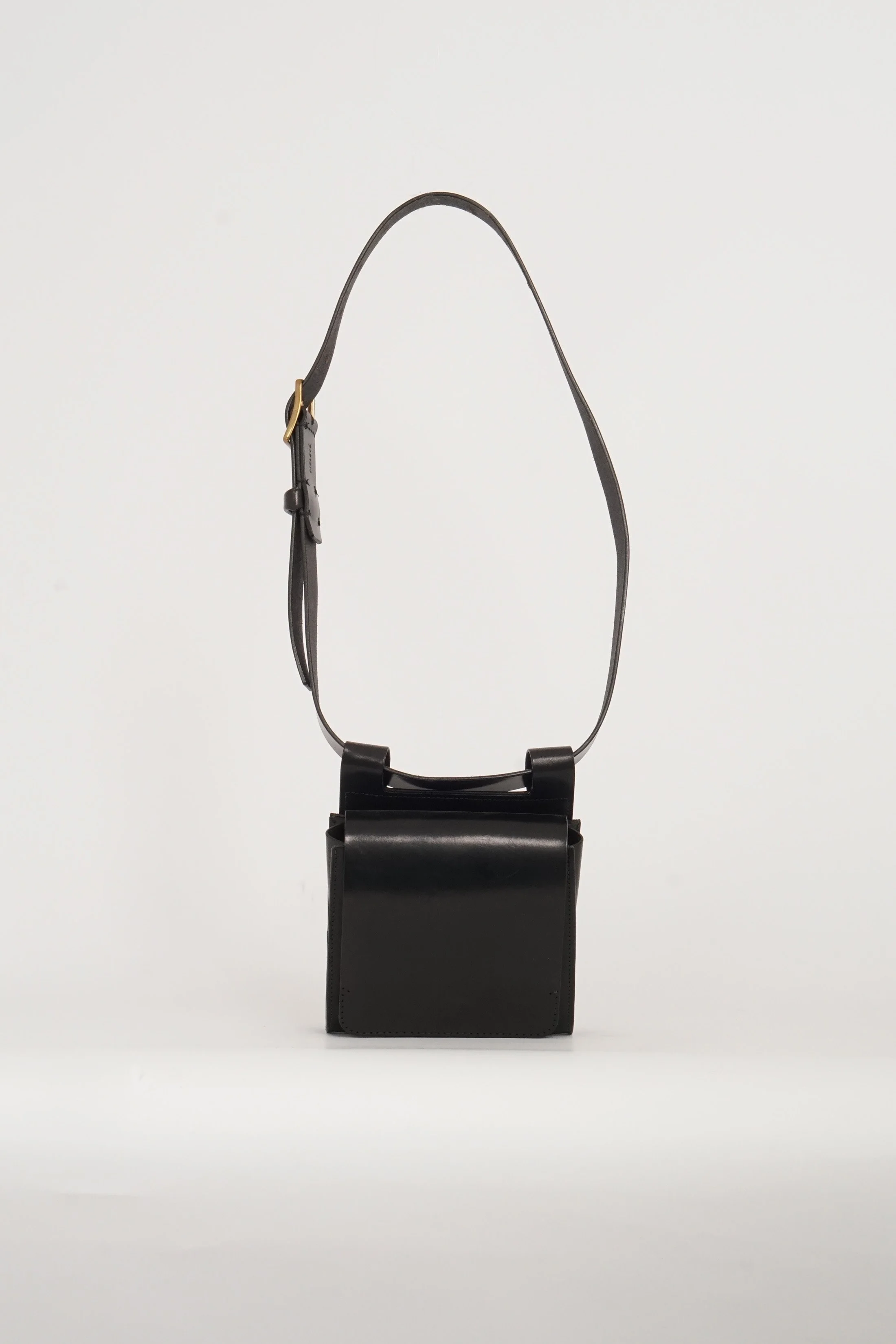 REVERIE-FIELDBAG-BLK-FRONTA.jpg