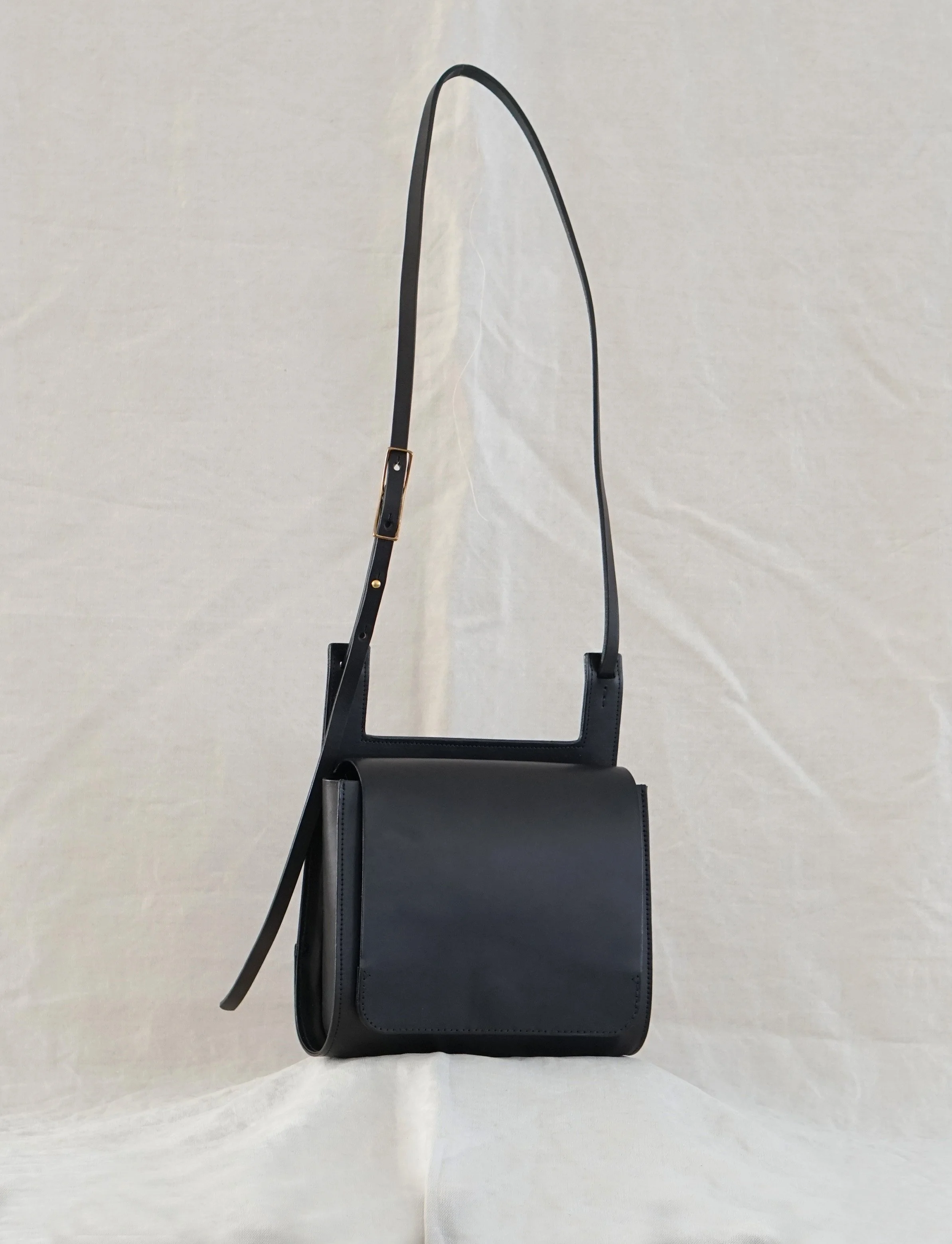 Reverie messenger in black matte