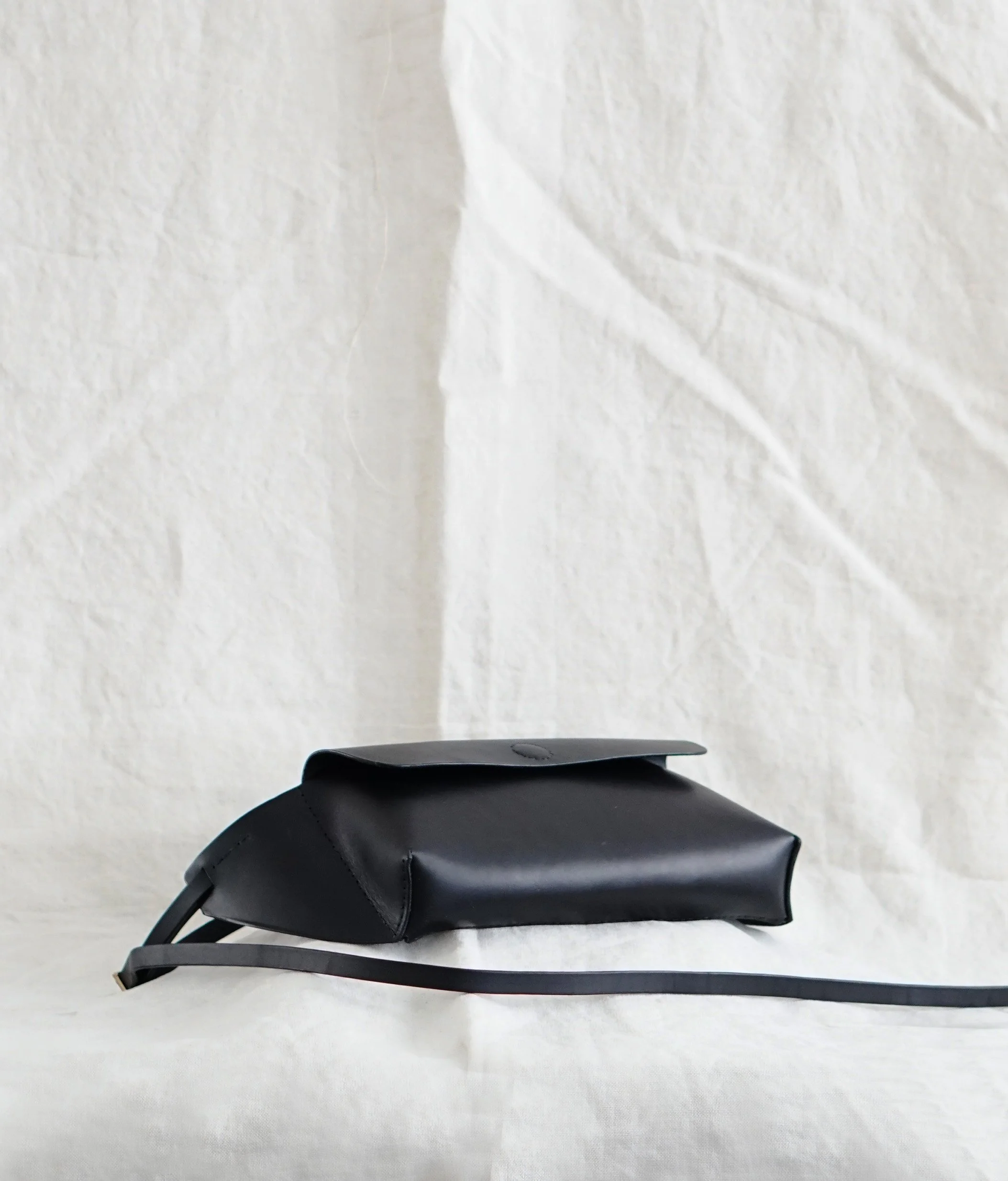 Paper Plane Large Black Matte