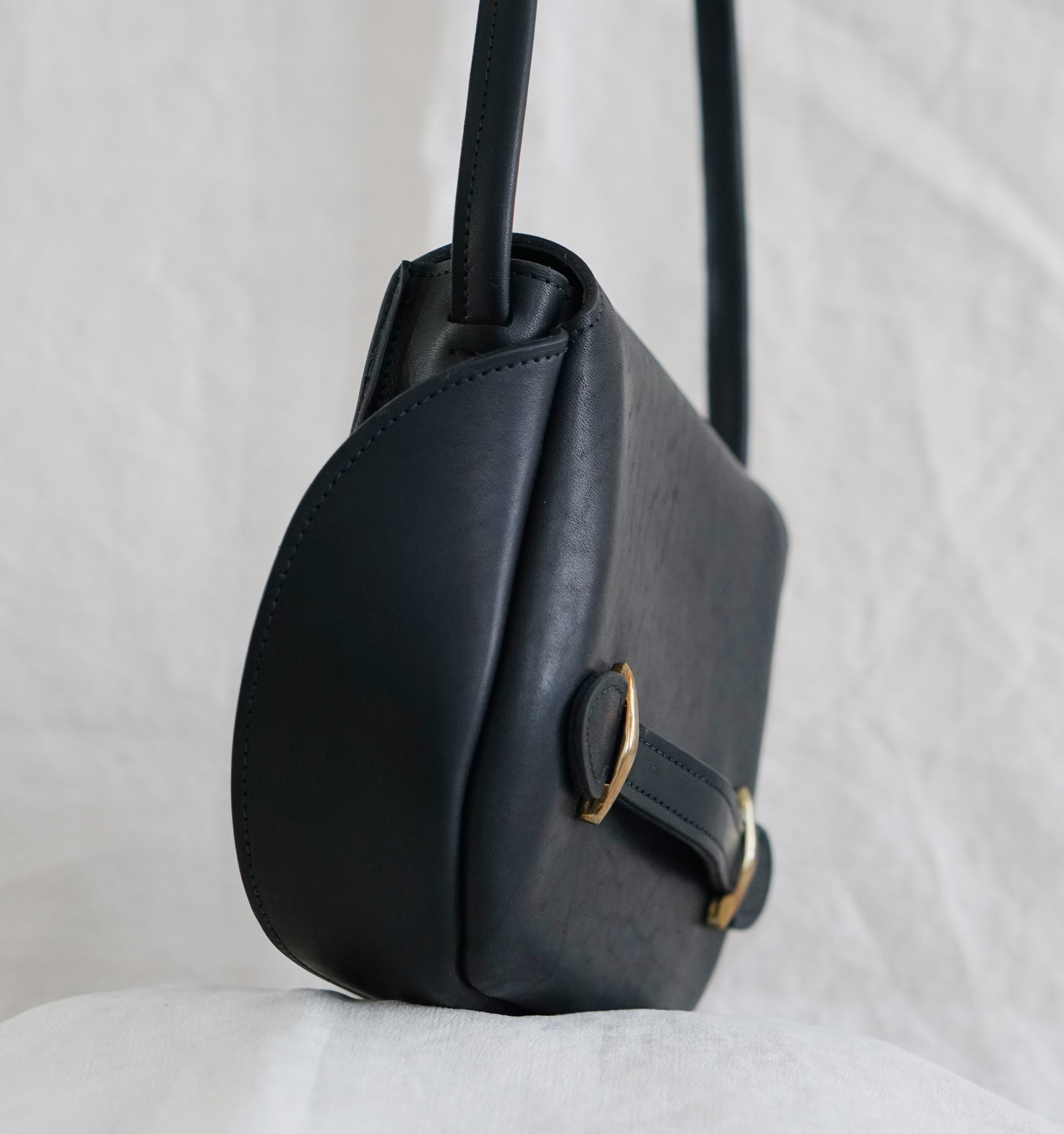 SWANBAG-CLOSEUP.jpg