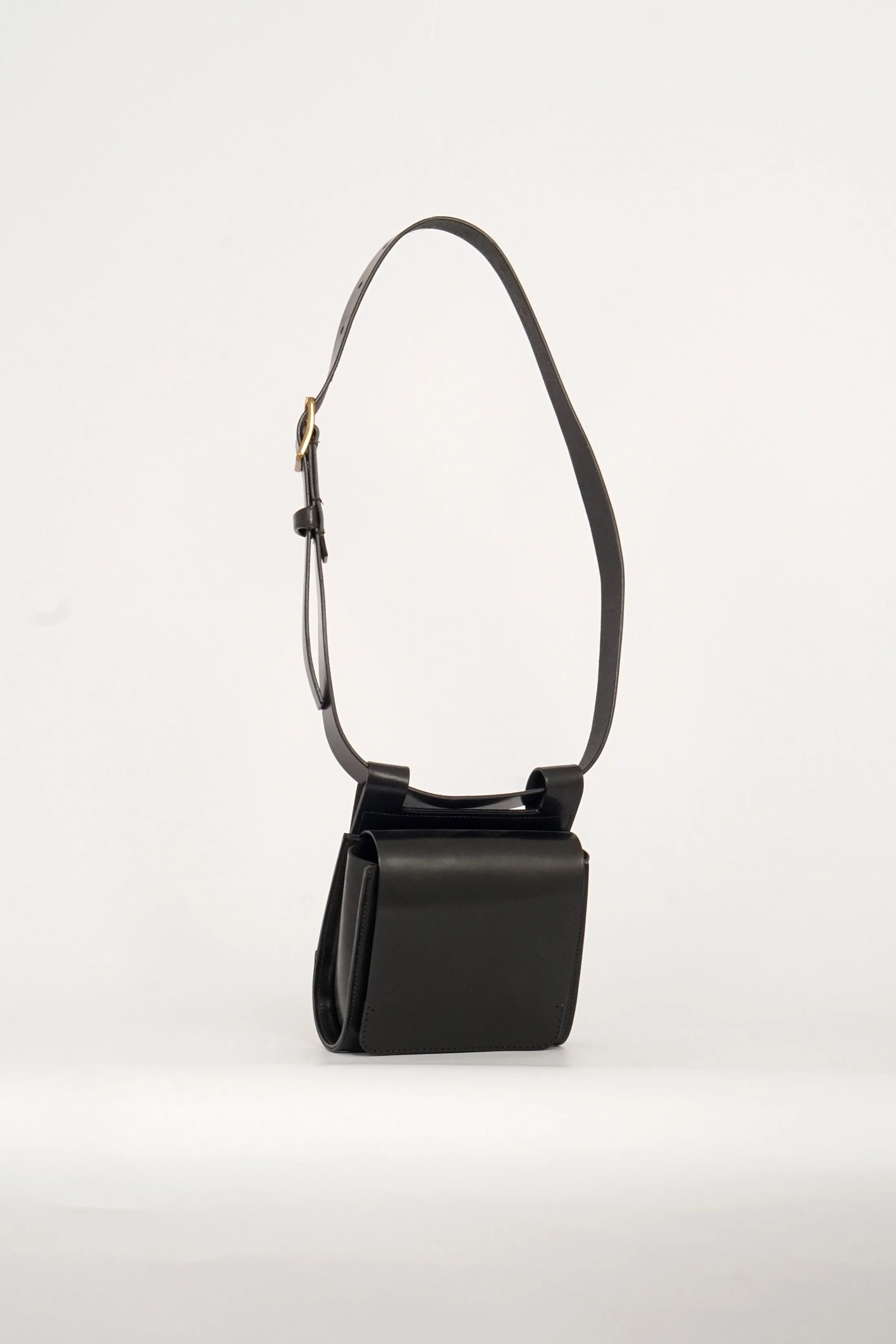 REVERIE-FIELDBAG-BLK-FRONT.jpg