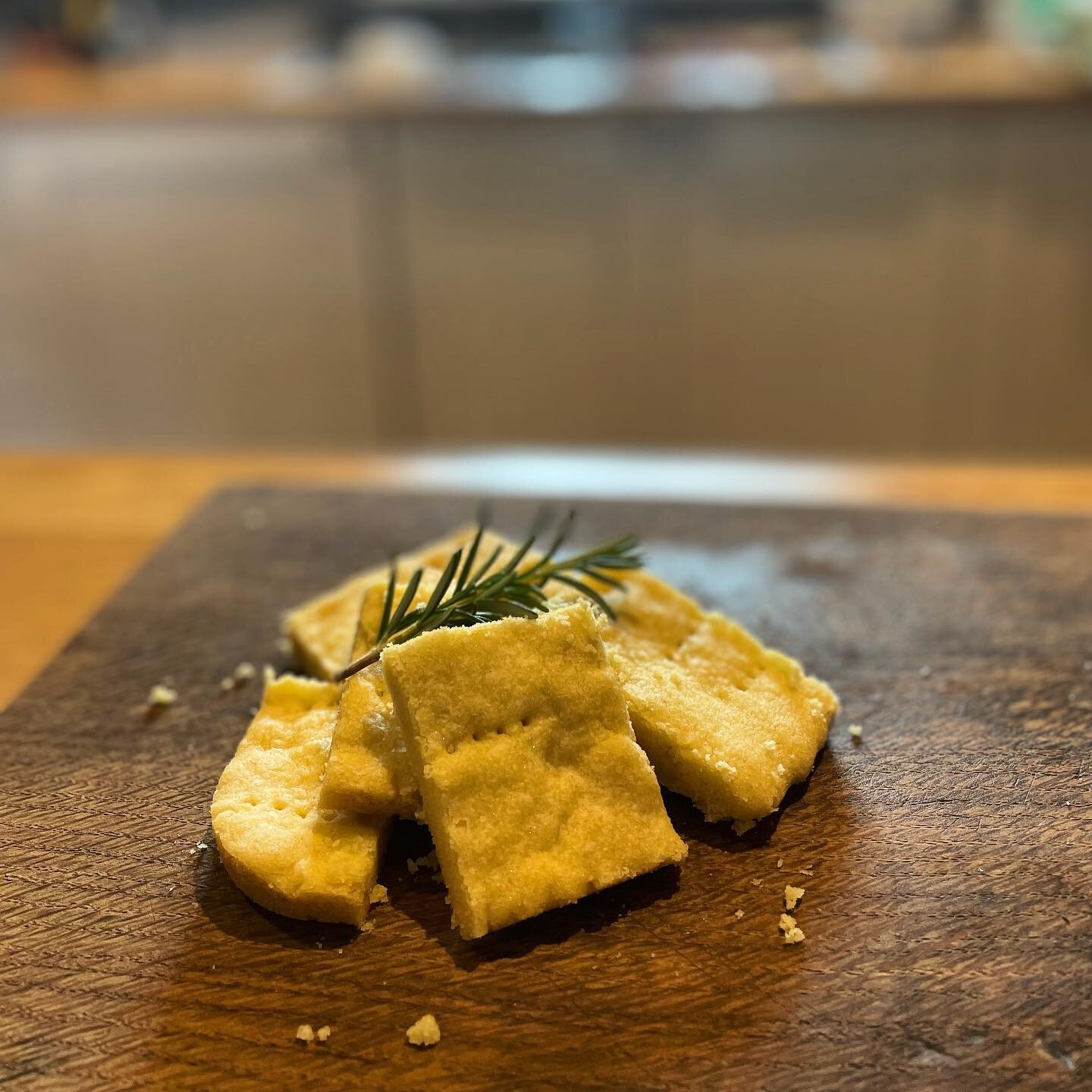 Bit of baking last night&hellip; 

Rosemary shortbread made with a mix of our plain oil &amp; rosemary infusion 🌿 

Working on a recipe for the @chilterns_recipe_book more to come soon 🤩 
 #chilternoil #rapeseedoil #baking #recipeideas #shortbread 
