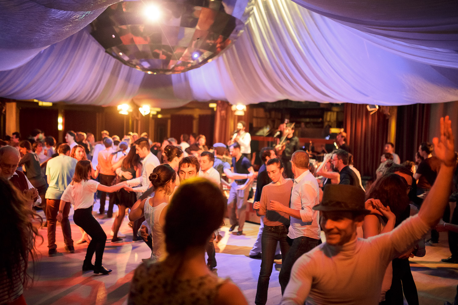  Bal Swing au Chalet du Lac avec Swing Deluxe                           ___________                                                                                       http://www.ebobrie.com/shake-that-swing-parties                           https: