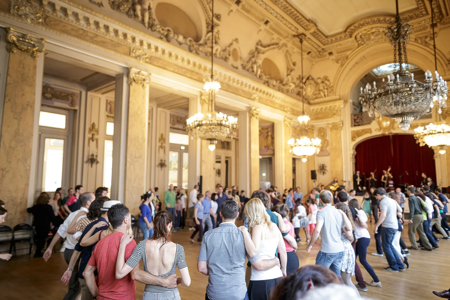 Bal Swing à la Mairie du 18ème arrondissement, avec Shake That Swing et Swing Deluxe. Crédit Photo: For Dancers Only (http://d.pr/1fEEY) - http://www.ebobrie.com/bal-swing-la-mairie-du-18me/