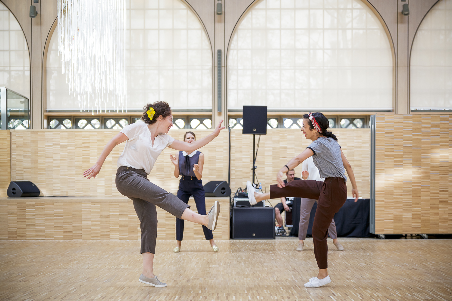  Shake That Swing au Carreau du Temple pour le Forum des associations. http://www.ebobrie.com/shake-that-swing-au-carreau-du-temple-10092016 