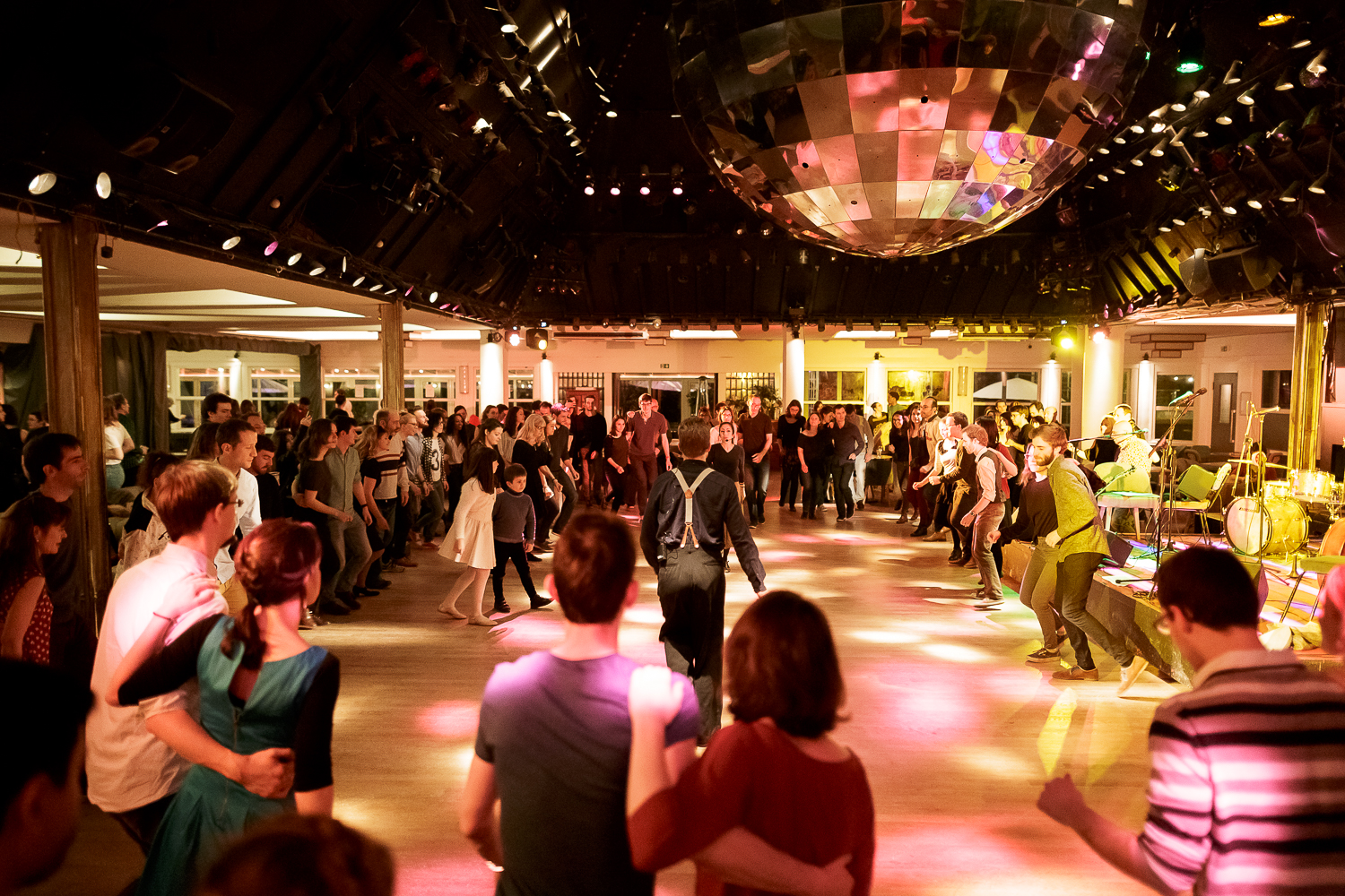  Bal Swing au Chalet du Lac avec Swing Deluxe. Photo: For Dancers Only - http://www.ebobrie.com/chalet-du-lac-22012017 