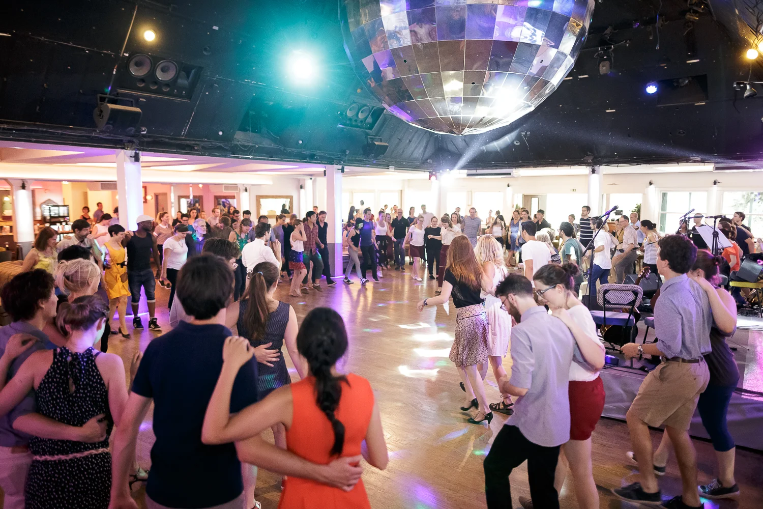 Bal Swing au Chalet du Lac avec Swing Deluxe. Photo: For Dancers Only - http://www.ebobrie.com/chalet-du-lac-25062017