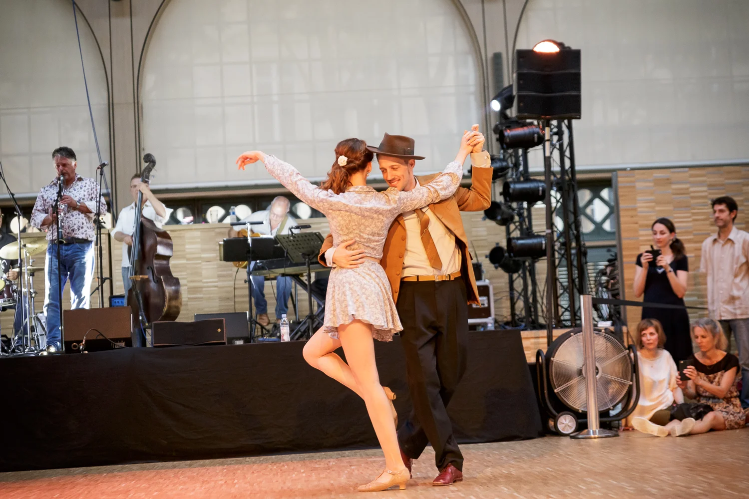 Bal Swing au Carreau du Temple. Galerie web: www.ebobrie.com/carreau-du-temple-08072017