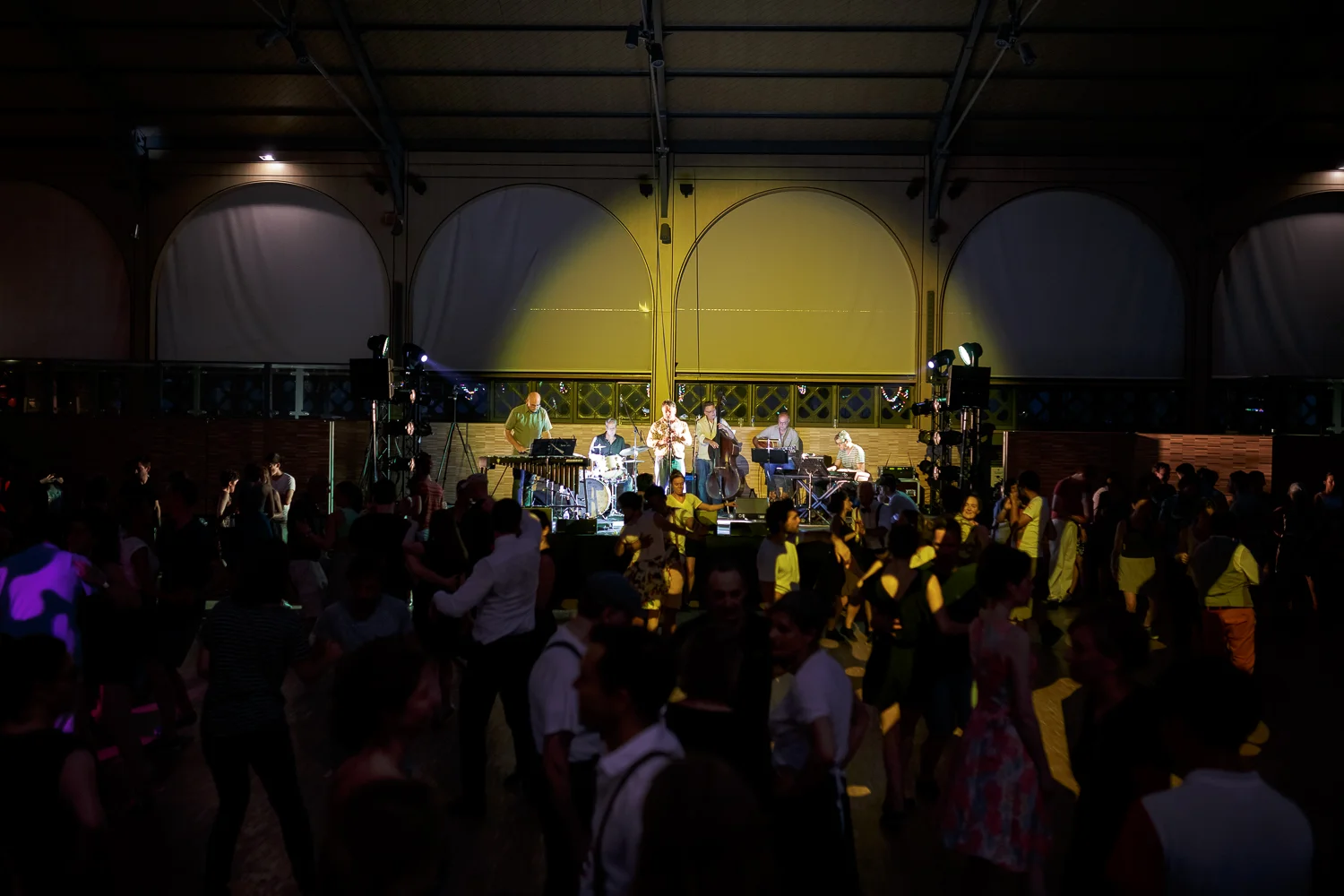 Bal Swing au Carreau du Temple. Galerie web: www.ebobrie.com/carreau-du-temple-08072017