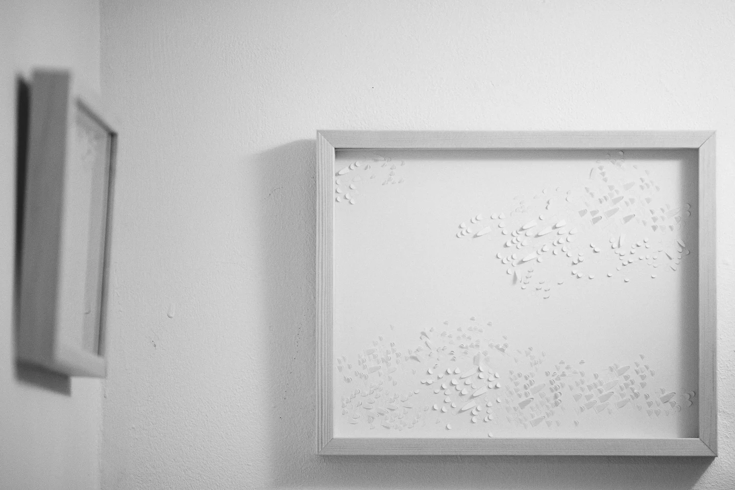 Janique Bourget - Vernissage Territoires Organiques à la galerie de l'OpenBach, Paris. Photo: Eric Bobrie / www.ebobrie.com/plastic-arts-janique-bourget-territoires-organiques
