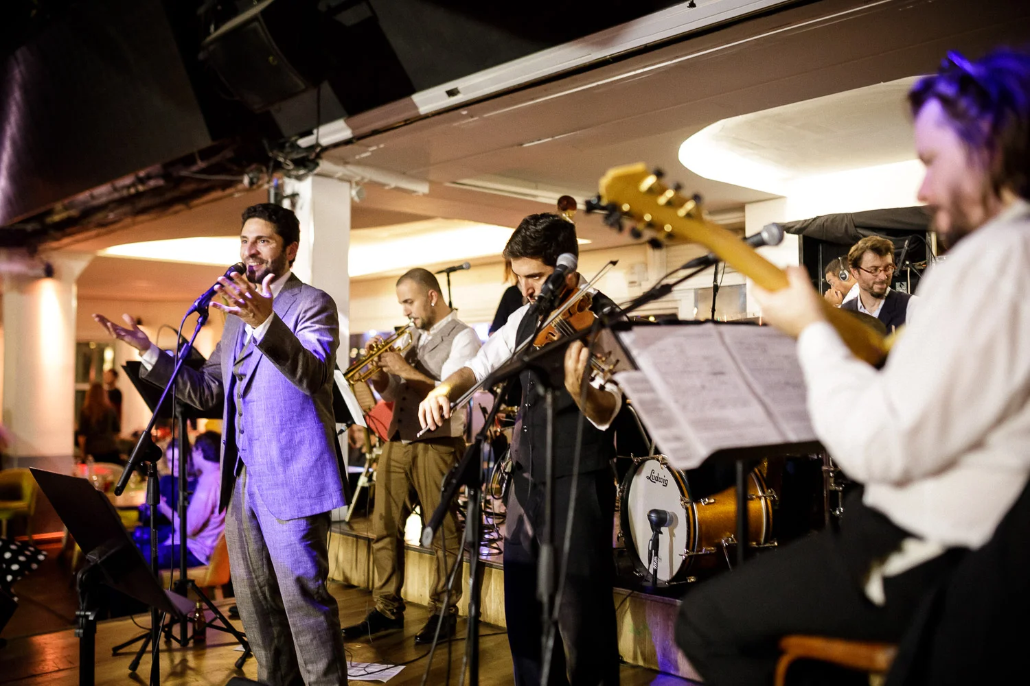 Bal de clôture du festival Wonder Follow 2018 (www.wonderfollow.shakethatswing.com) au Chalet du Lac avec Swing Deluxe.
Photo: www.fb.me/photosForDancersOnly - http://www.ebobrie.com/chalet-du-lac-edition-wonder-follow