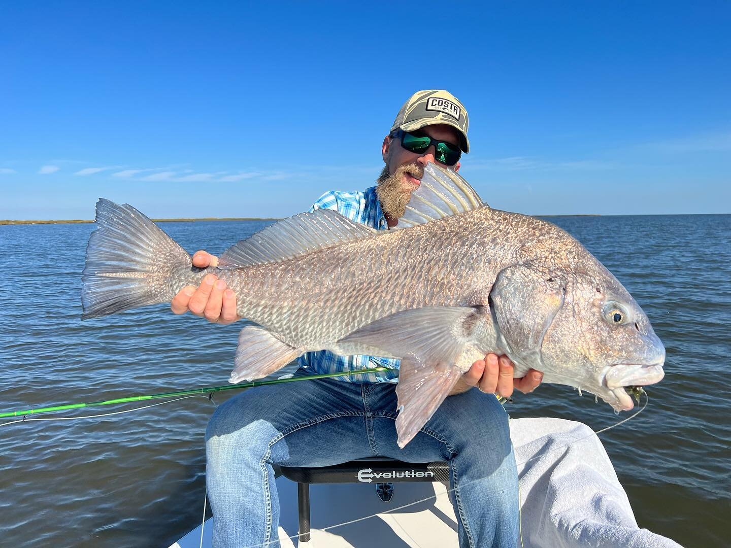Not only did Daniel get his first redfish on fly, he also got a slam with a black drum, sheepshead, and redfish on fly in the same day. What a day, @something_something_flyfishing! Looking forward to having you back.