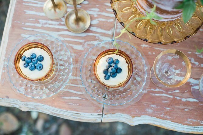 Love a subtle shade of blue! Our light blue bubble glass plates sweeten up any dessert spread! 

#lightblue #mondayblues #lightblueplate #vintageglass #dessertplates