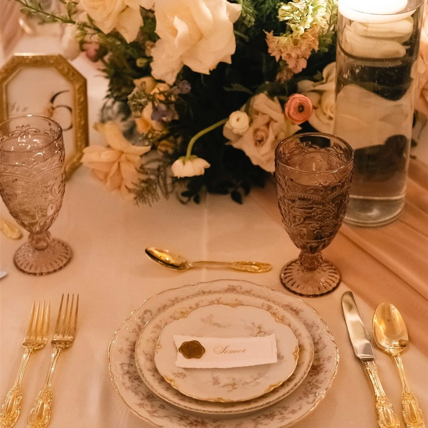 ✨ Because the little details make the biggest memories ✨ Soft florals, golden touches, and vintage china coming together for a table that feels as sweet as the celebration itself. 💕

photo by Lulan &amp; Jason
Venue: @sherwood_country_club
Planning 
