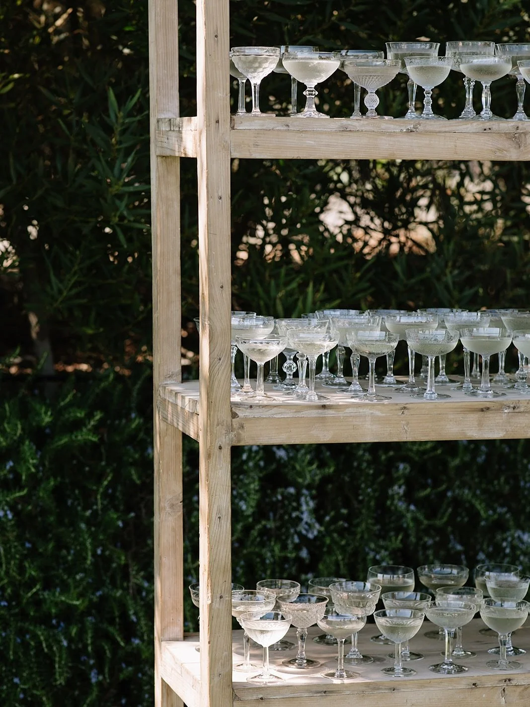 Champagne before &lsquo;I do&rsquo;? Always a yes! Because waiting for the vows is better with bubbles.
#PreCeremonyPour

Planning: @luckeleven_events 
Photography: @hannahbrookephotography 
Videography: @shoreandwave 
Content Creation: @cupidcontent