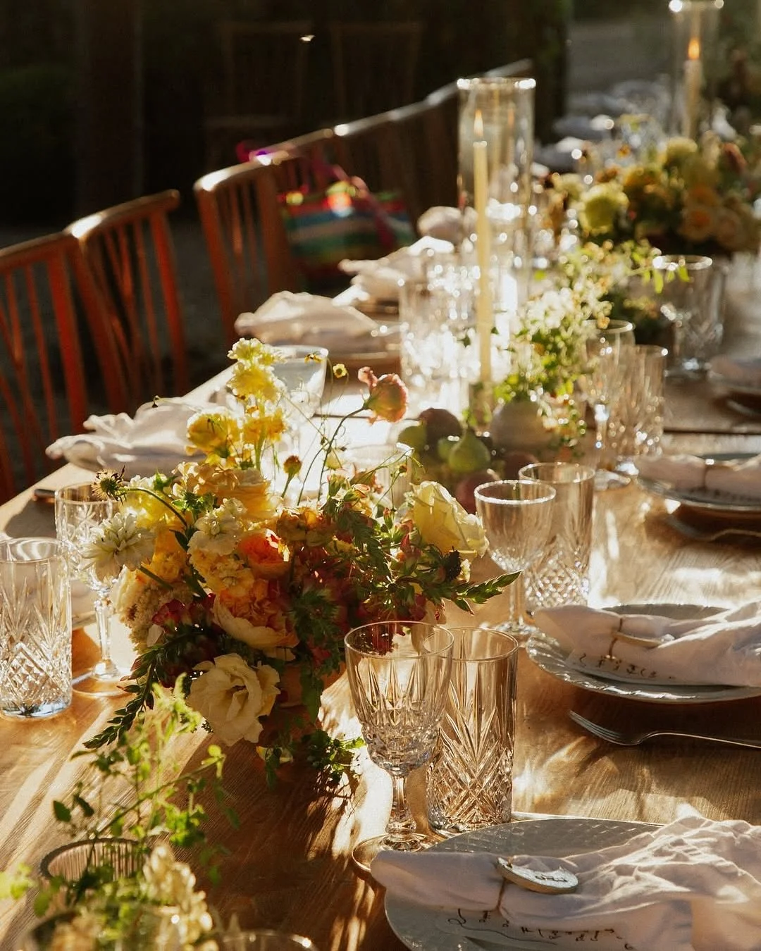 Golden hour in Ojai 🌿
Tables set for a family-style dinner&mdash; complete with handmade ceramic name tags and table numbers by the bride herself. The sweetest personal touch for such a beautiful evening. ✨
.
.
@erinchampco @ojalafloral @whitesagewe