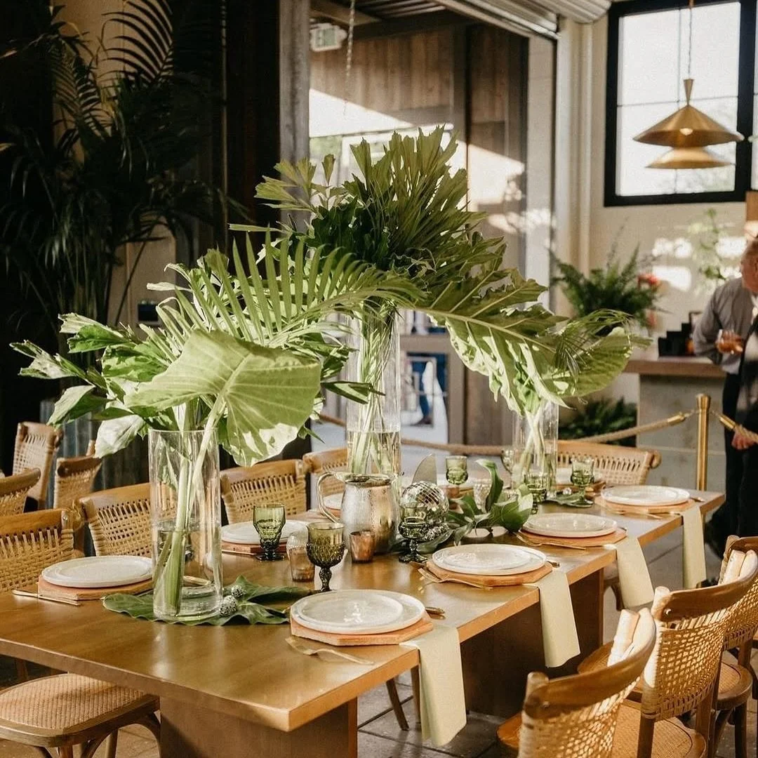 Island chic, but make it effortless ✨ Loving this tropical setup at @hartandmainevents with our terra cotta chargers + green goblets&mdash;because your table deserves a little vacation too 🌿🍹💃🏻

Venue @hartandmainevents⁠
Bride @kelseyrae_boheme⁠
