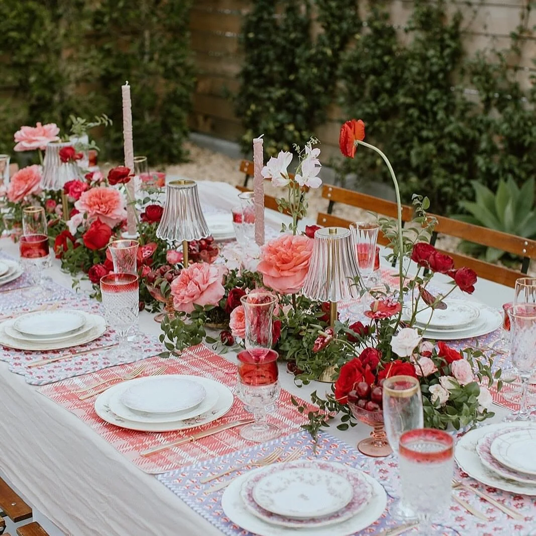 Where every seat feels like the best one at the table. A little pink, a little glam, and a whole lot of pretty.
&bull;
💕❤️💗💞💖❣️💓💘

Planning + Design: @surrayaevents &amp; @nicolelezadesign 
Floral: @jausofvern 
Jewelry: @perlinadesigns 
Photogr
