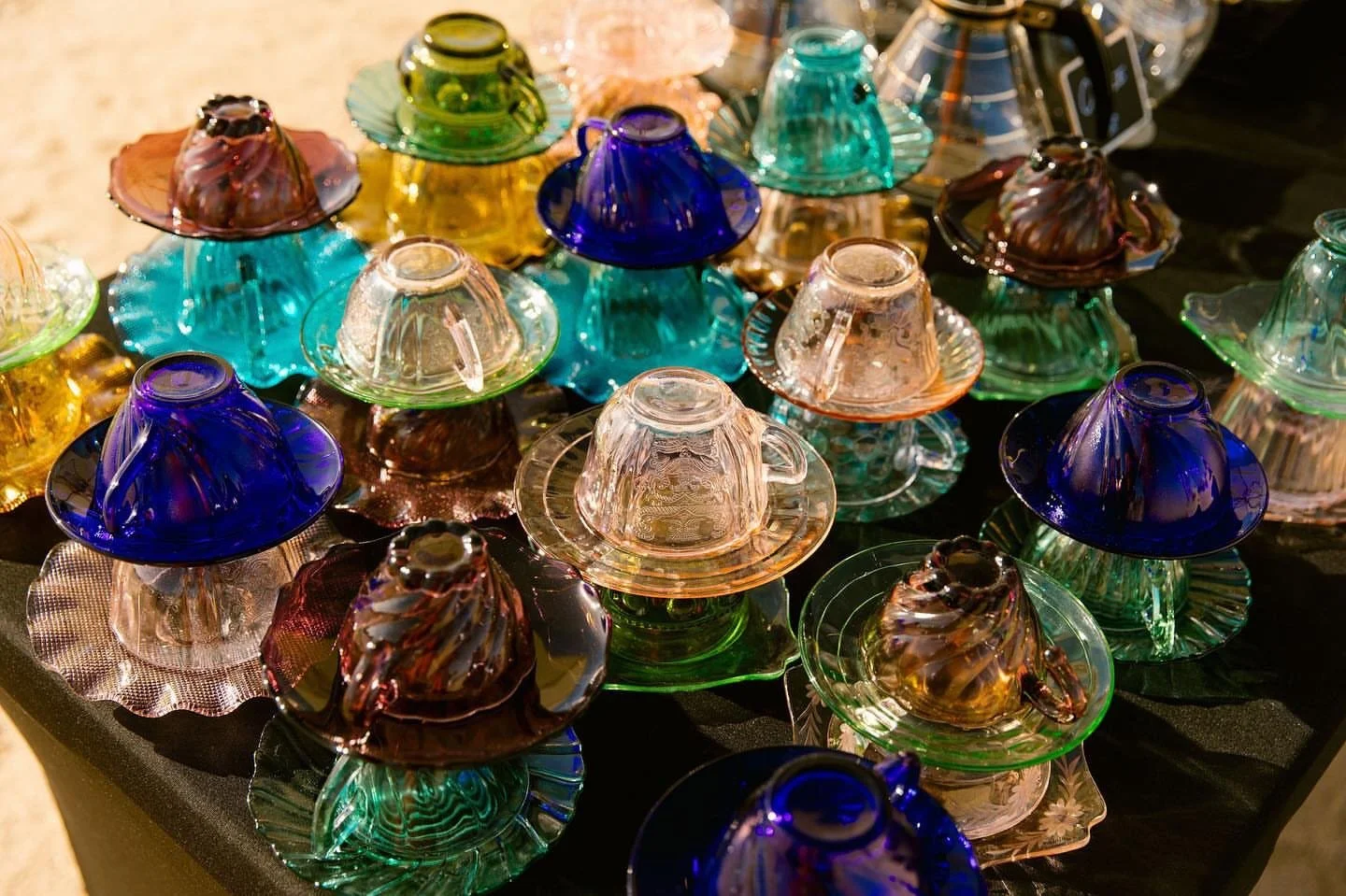 Add a pop of color to your tea or coffee display with these charming little glass beauties! ✨

Planning: @paloverdeparties 
Venue: @thecastlehouseestate 
Photography: @jemerlingweddings 
Florals: @idlewildfloral &amp; @sacrootsandvines 
Rentals: @oti