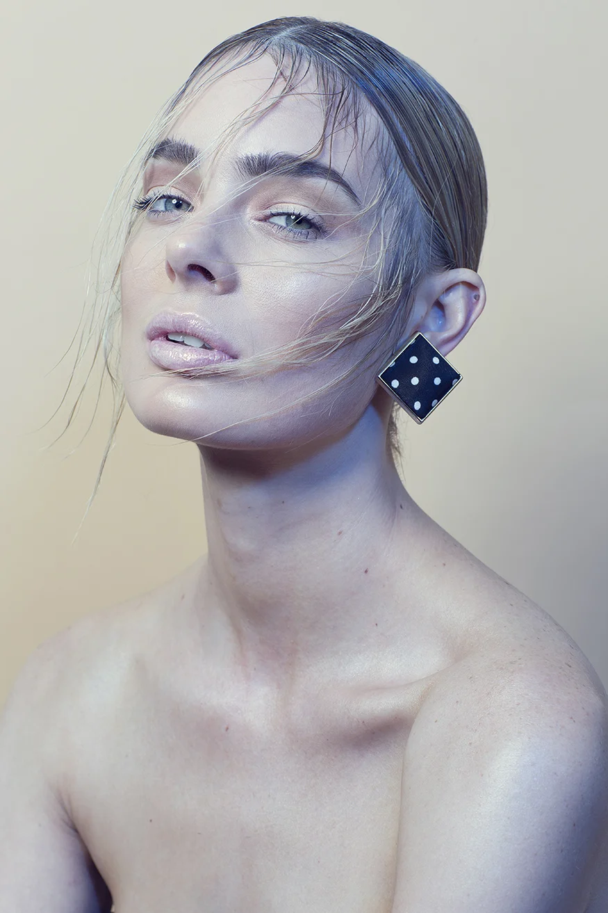 Lucy_WetHair_04.jpg