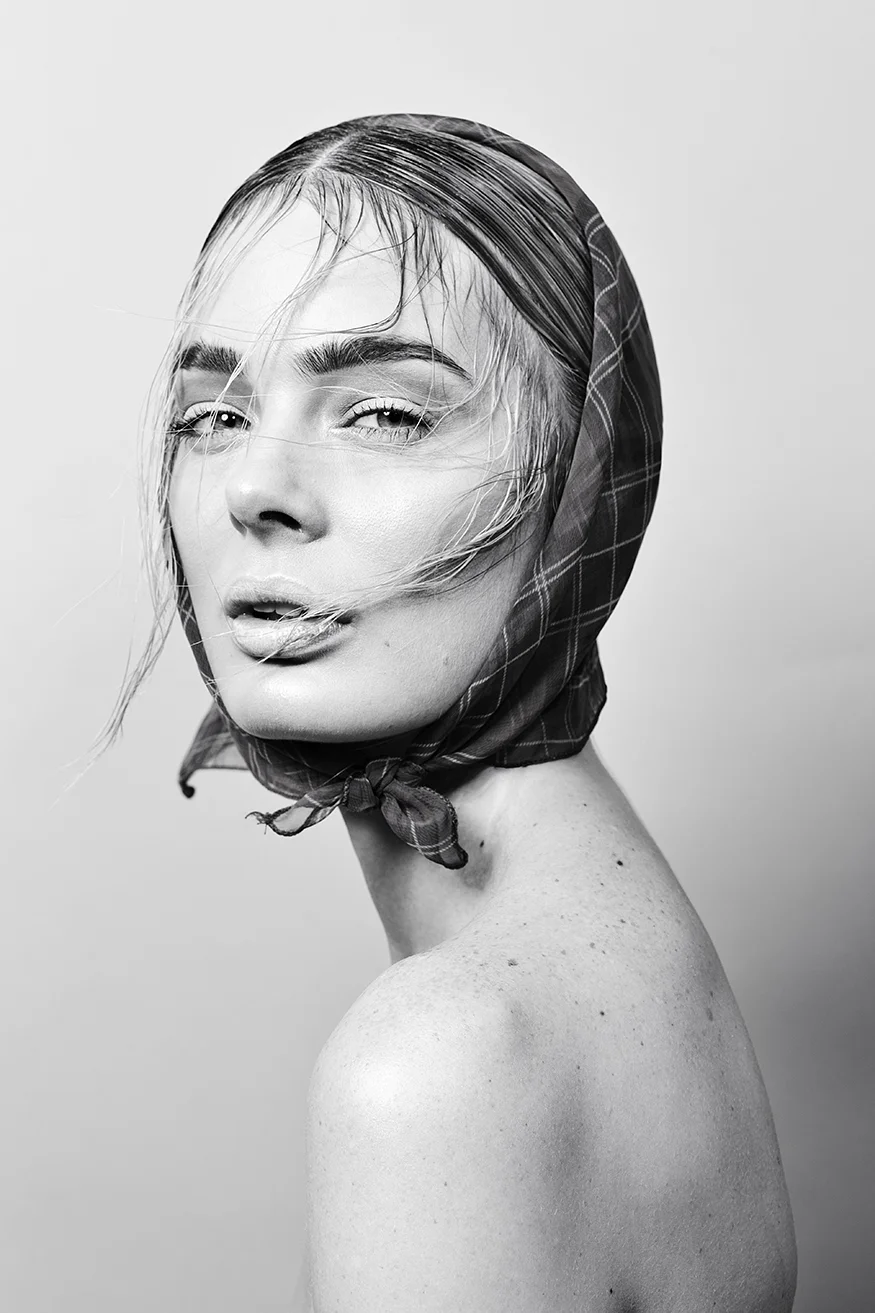 Lucy_WetHair_01.jpg
