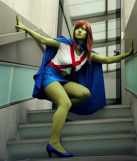 Cosplay Girl Of The Week #94 (Miss Martian)  