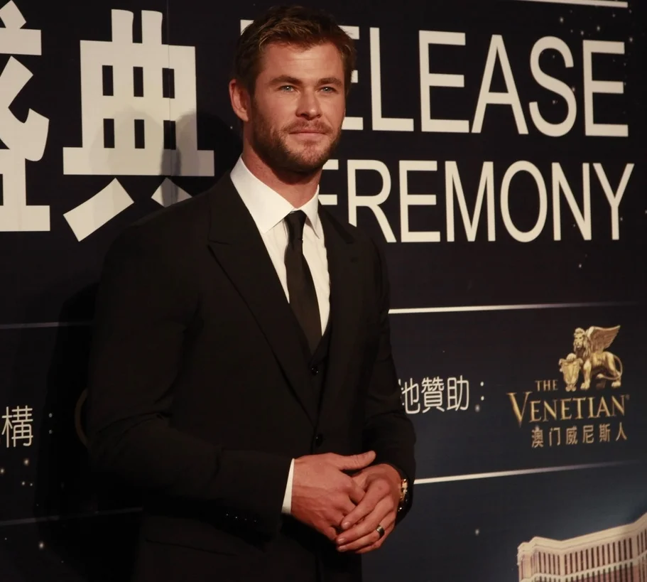 Chris Hemsworth & Naomi Watts Honored as Top Global Actors at Huading Awards in Macau