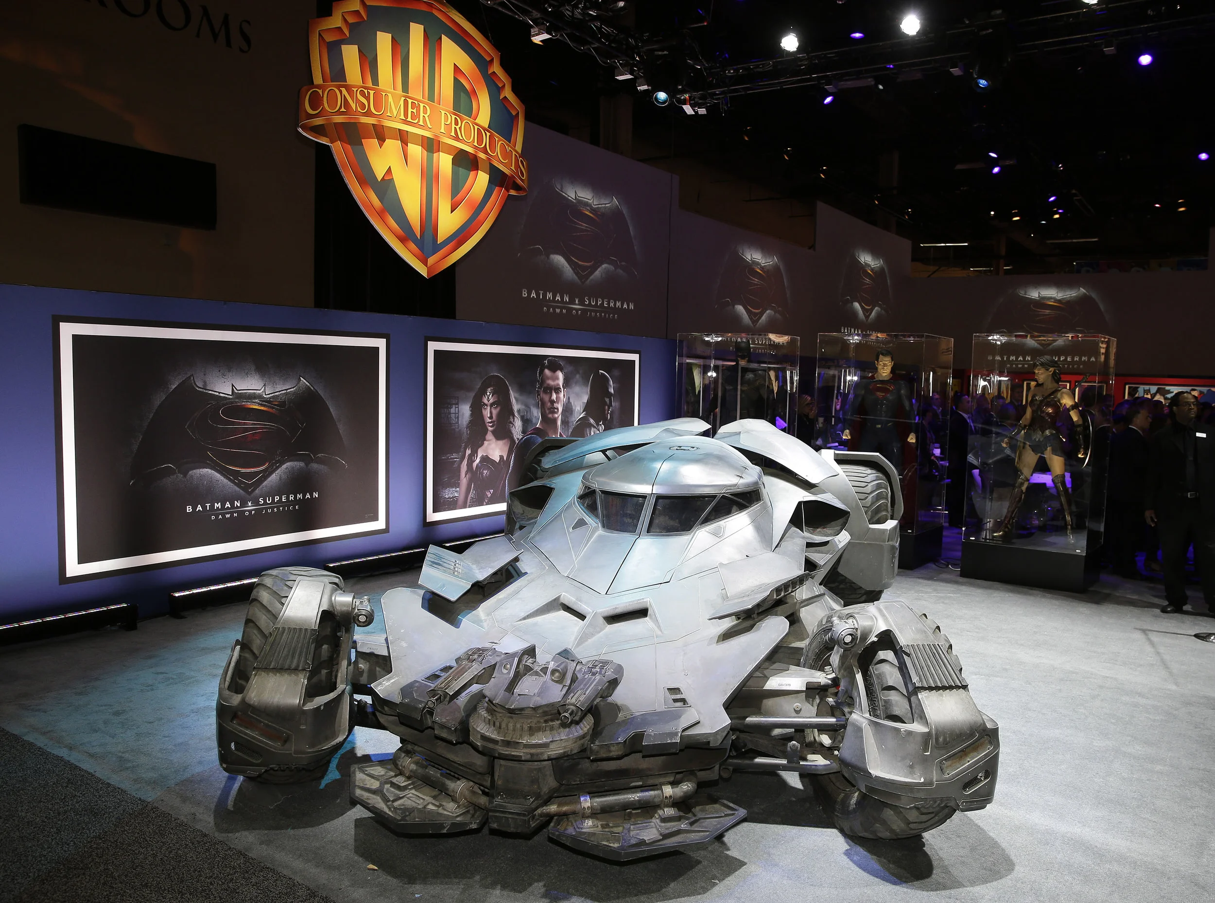 Ben Affleck’s Batmobile from Batman v Superman: Dawn of Justice Publicly Unveiled