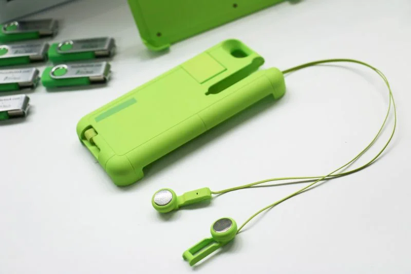 CE week: GoTech fixes tangled earbud problem. Plus, smallest selfie stick?