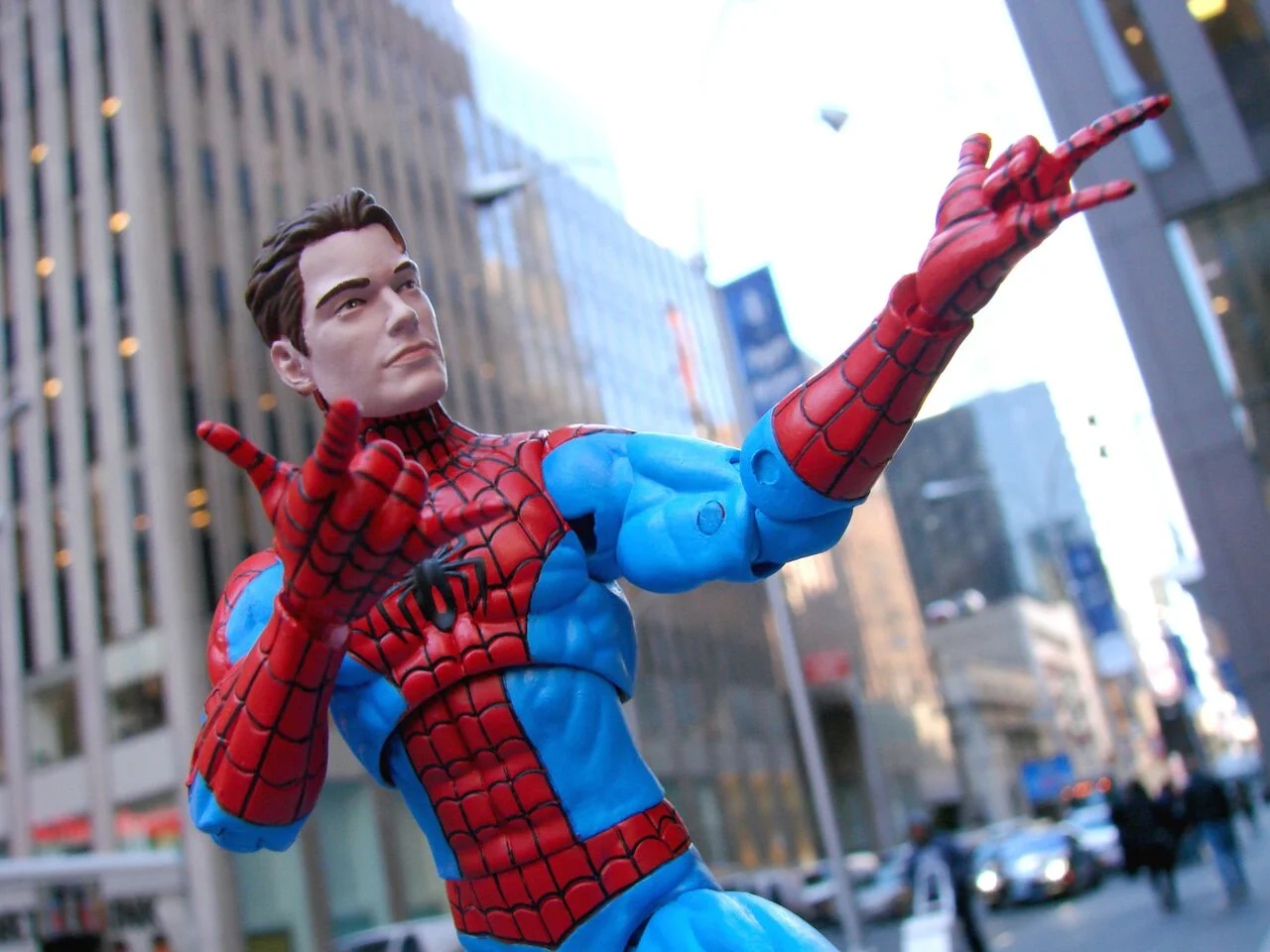 Spectacular Spider-Man Swings Into the Marvel Shop With an All-New Marvel Select Figure!