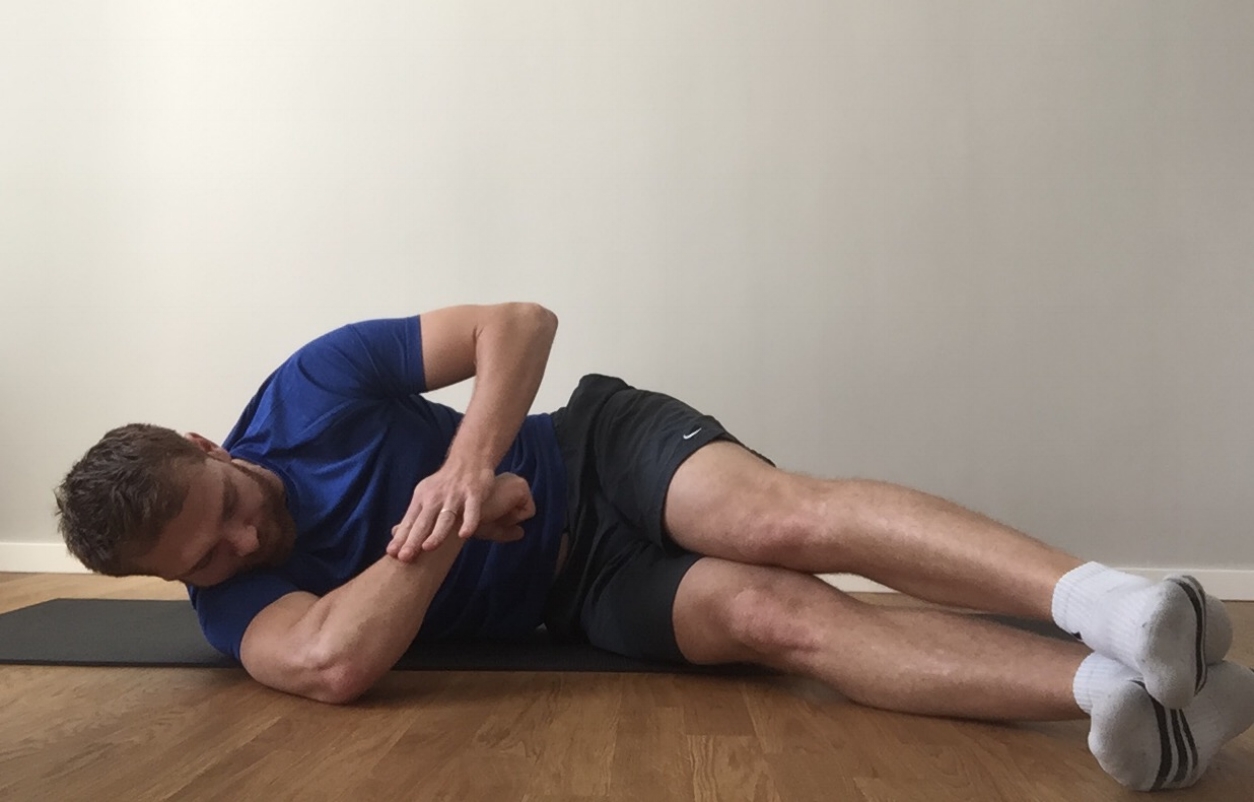 Step 2 - Isometric Contraction Into Hand (15-30sec)