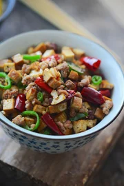 双椒辣炒肉末豆干丁