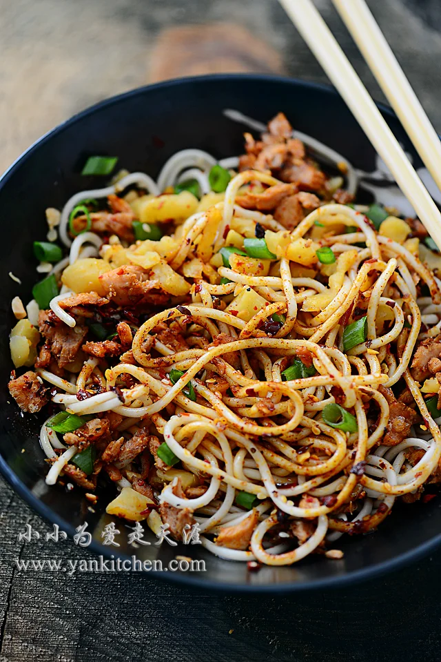 麻辣三文鱼肉碎萝卜干小面