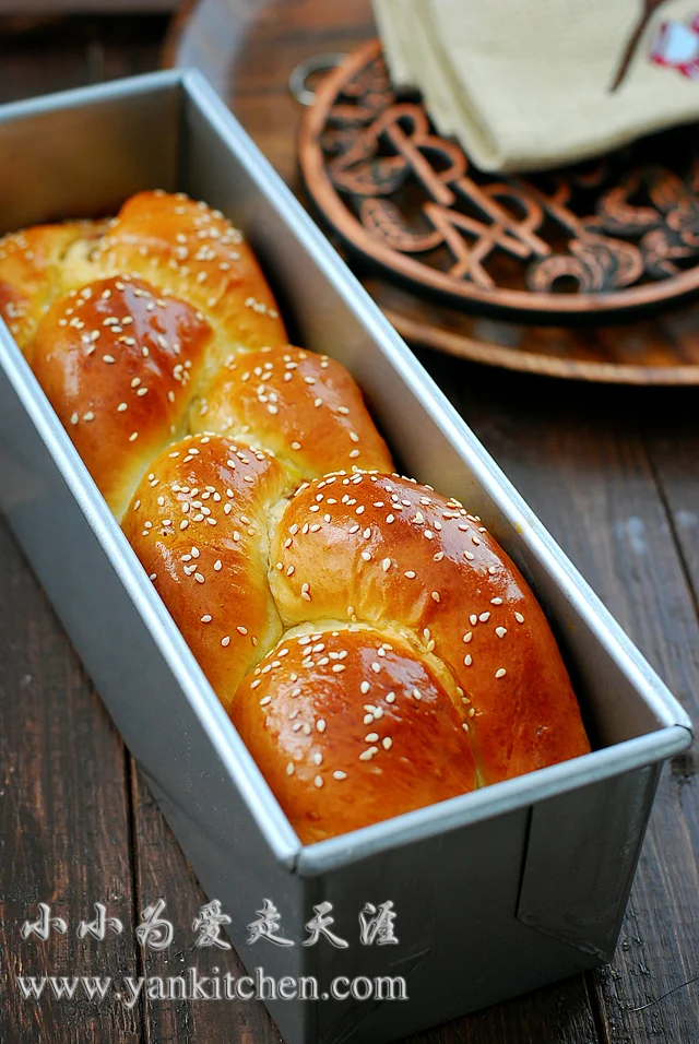 葡萄干核桃汤种辫子吐司