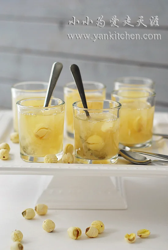 冰糖银耳莲子羹