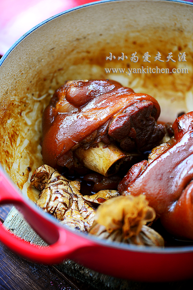 Asian Pan Bread With Red Braised Pork