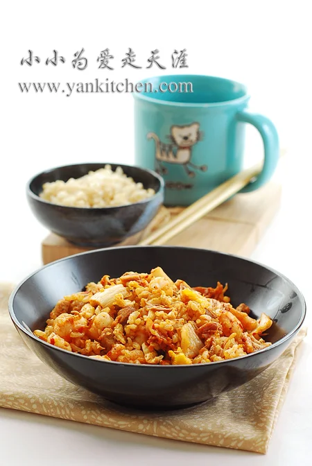 辣白菜虾仁肉粒蛋炒饭