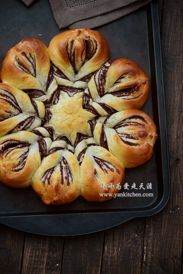 红豆豆沙花朵面包