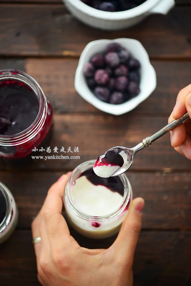 蓝莓果酱酸奶