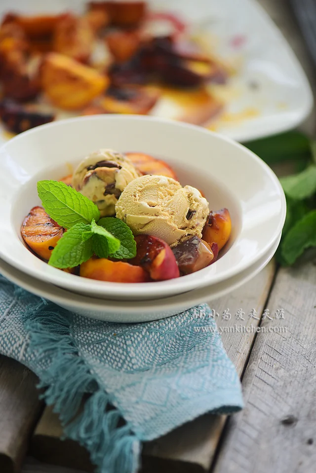 Grilled Peach with Ice cream