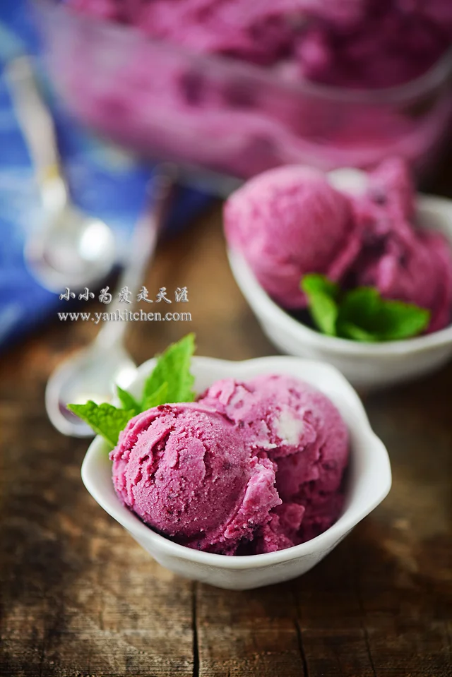 Raspberry Frozen Yogurt
