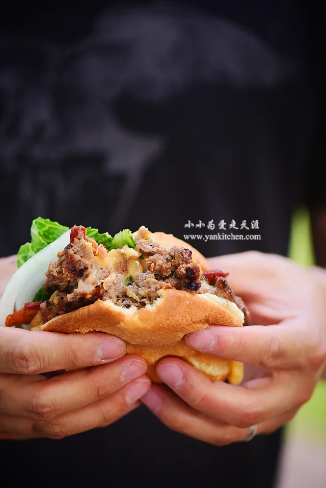 自制烤肉饼汉堡
