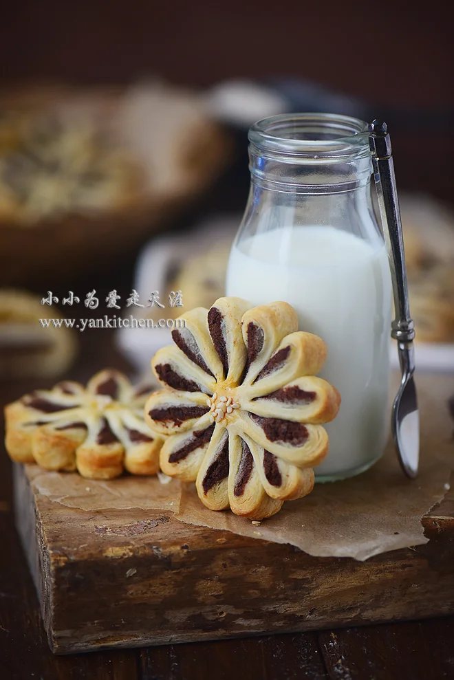 Flower Shape Pastry Cookies with Red Bean Filling
