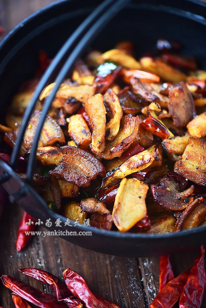 STIR-FRIED SPICY PORK AND DAIKON