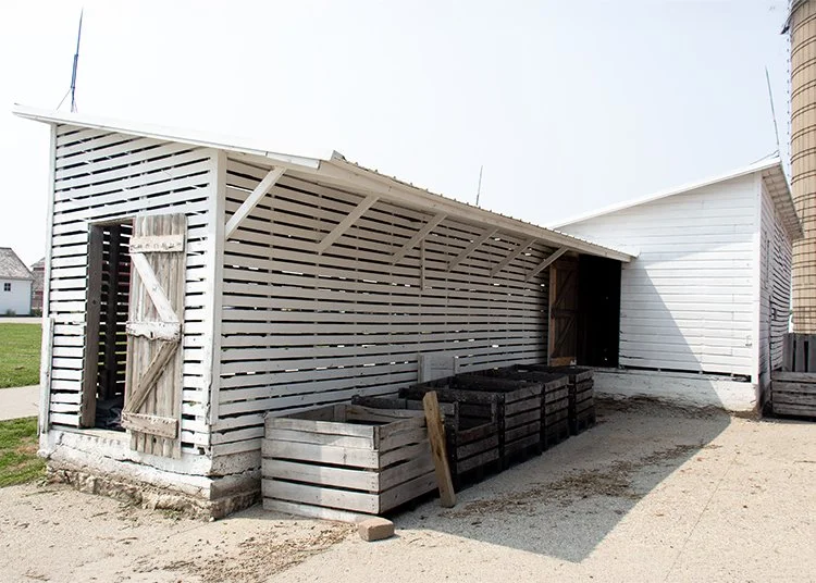 corn crib_web.jpg