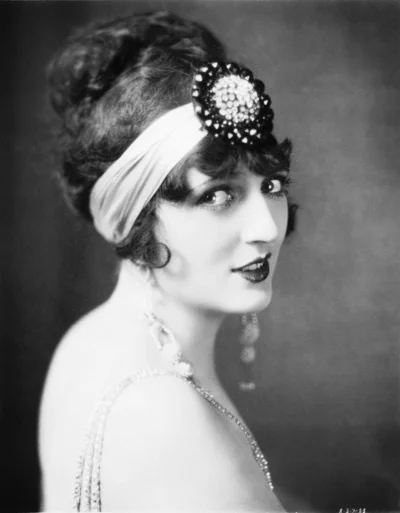 flapper-headband-actress.jpg