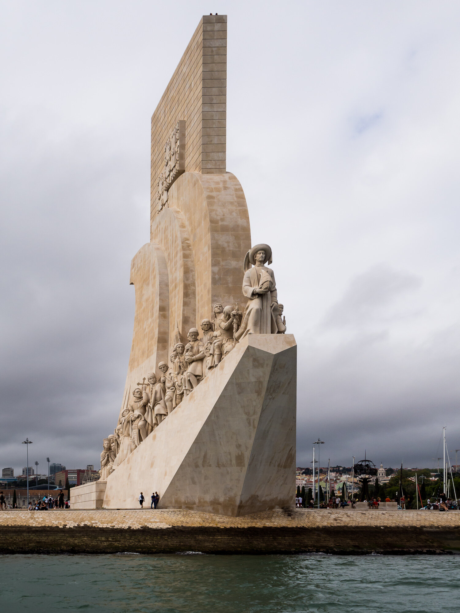 Padrao-dos-Descobrimentos-Belem-clear-space-photography.jpg