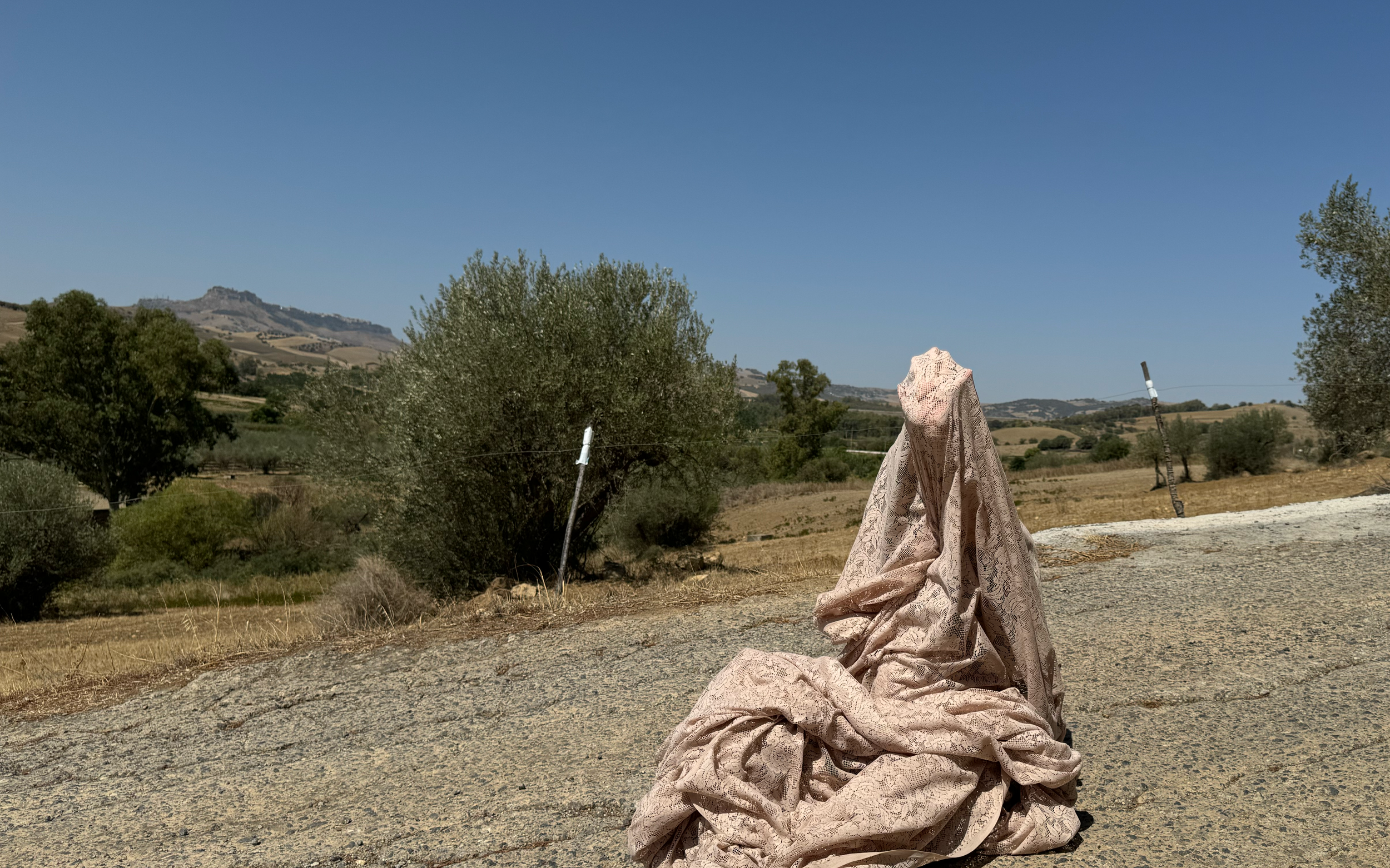 Hand with lace 3.png