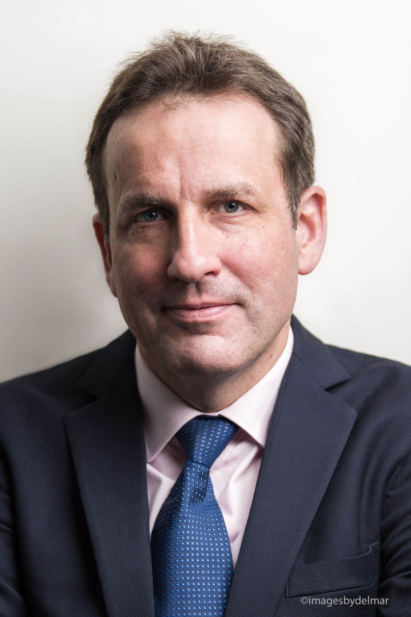 Dr. Axel Guenther