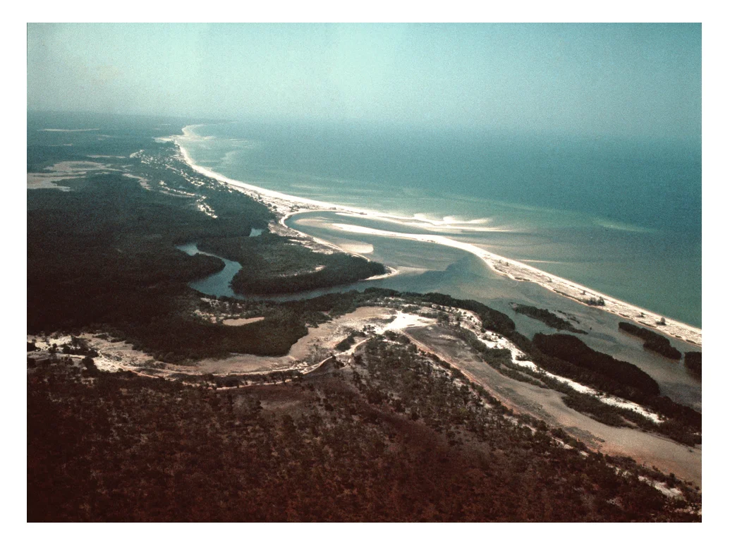 Our plane approaches Maningrida ‘The Place Where The Dreaming Changed Shape’